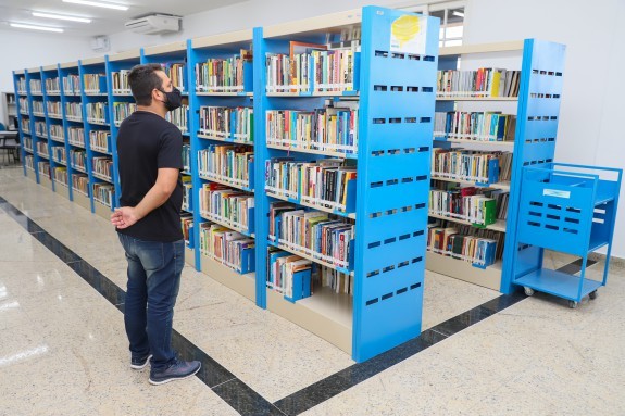 Biblioteca Porto do Saber recebe o quadrinista André Dahmer pela 15ª Viagem Literária