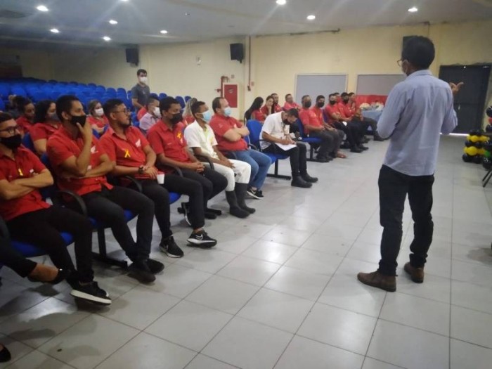 'Detran nas Empresas' envolve trabalhadores no Maio Amarelo