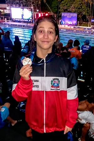 Sophia Cruz conquista bronze no Torneio Sudeste de Natação