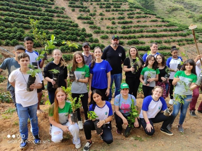 Idaf desenvolve projeto de preservação de recursos hídricos com alunos do Ensino Fundamental em Santa Teresa