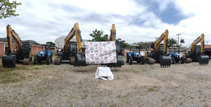 Secretaria da Agriculta de SC realiza a entrega de maquinários para fortalecer o agro em 15 municípios