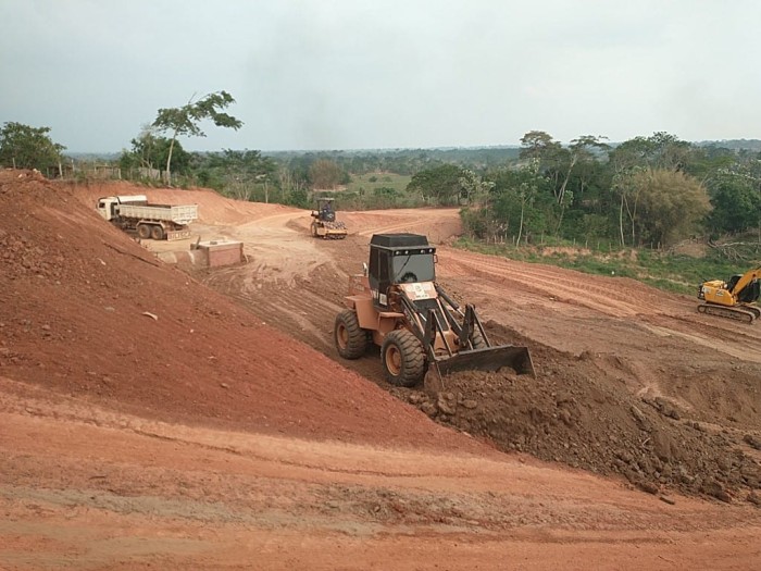 Deracre e Prefeitura de Acrelândia trabalham na recuperação da Rua Minas Gerais