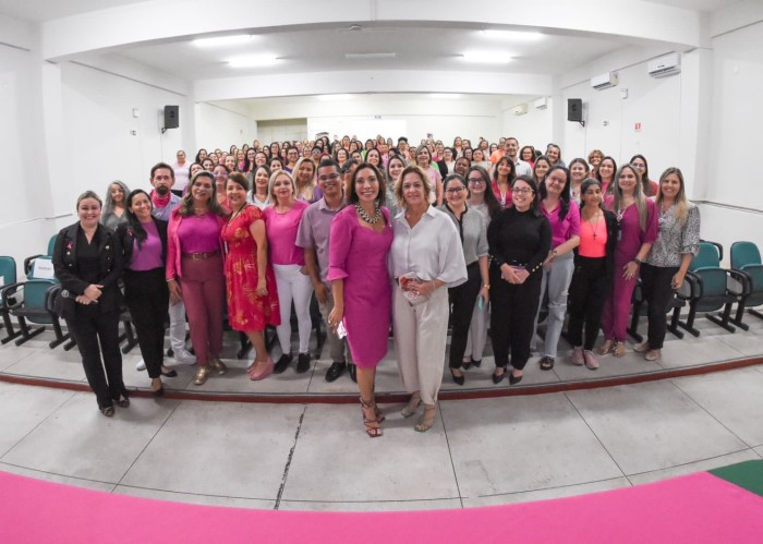 Outubro Rosa: governo estadual promove palestra sobre câncer de mama para servidoras da Educação