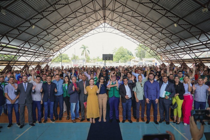 Estado regulariza a situação de mais de 500 famílias com entrega de títulos definitivos em Senador Guiomard