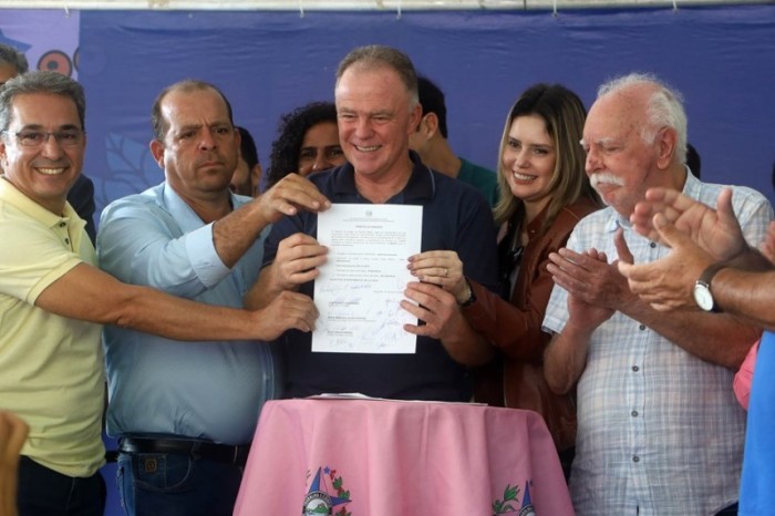 Governo do Estado entrega obras e anuncia novos investimentos em Muqui