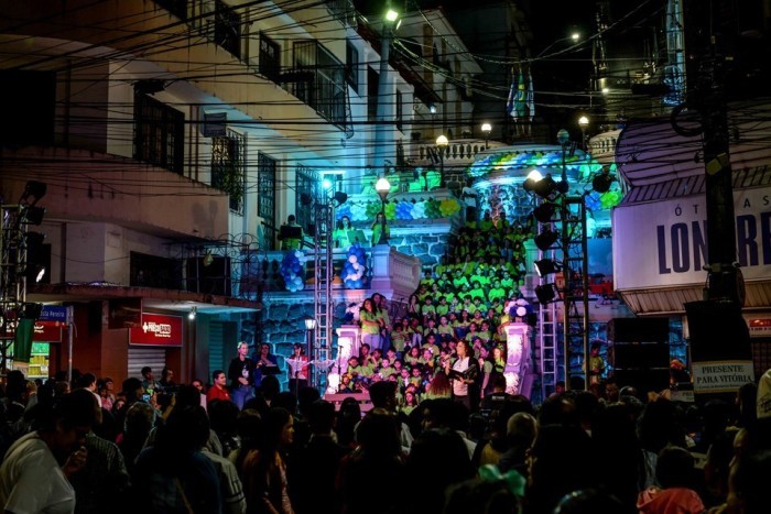 Crianças e adolescentes cantam em evento que celebra o aniversário de Vitória