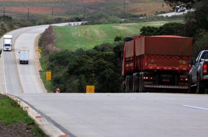 Governo planeja aplicar pavimento de concreto em rodovias com movimento intenso de cargas