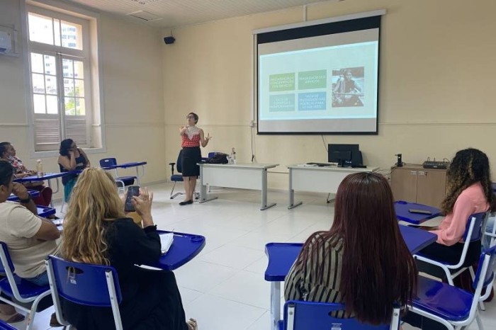 'Entre Elas' promove formação para docentes sobre violência contra a mulher