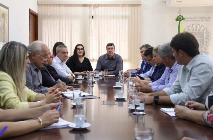 Com saúde regionalizada, Governo do Estado recebe prefeitos e discute soluções para demandas