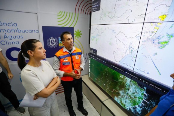 Governadora visita sede da Apac para monitorar chuvas e reforça que Estado está trabalhando de forma integrada