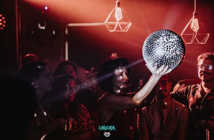 Outubro se despede com cinemas itinerante e em museu, além de espetáculos de dança em bar e grandes shows