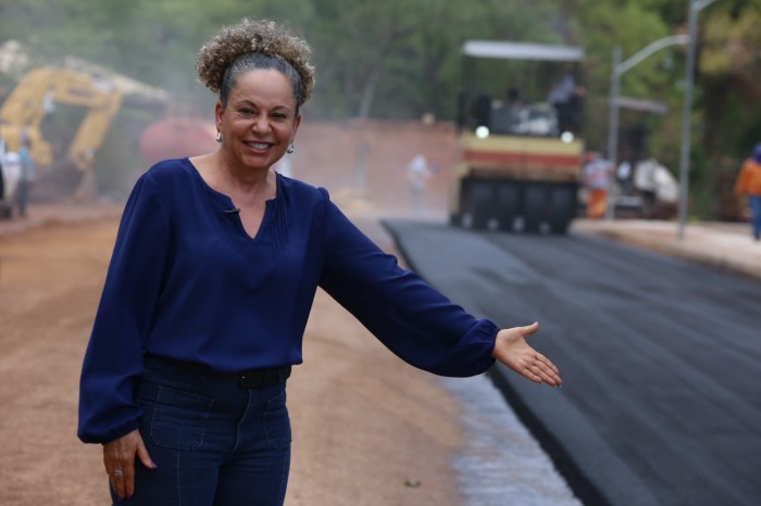 Prefeita Josi Nunes acompanha início do asfaltamento da Via da Integração Governador Siqueira Campos