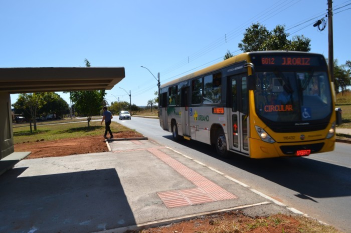 DF amplia número de paradas de ônibus com abrigos em 40%