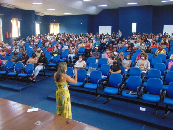 Novos servidores da Smed recebem orientações sobre dia a dia escolar