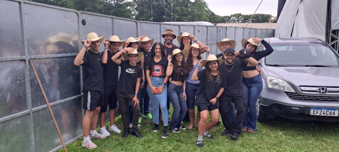 Jovens do SESI e Centro de Tradições de Araçatuba Encantam Público e Almir Sater no RevelandoSP
