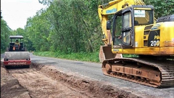 Melhorias na ERS-587 incluem remendos no pavimento, limpeza das laterais, poda e roçada -Foto: Divulgação Daer