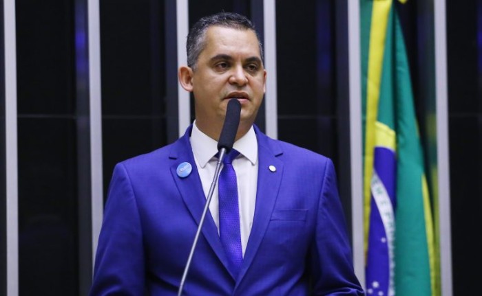 Texto aprovado foi elaborado pelo relator, Gilson Daniel - (Foto: Vinicius Loures / Câmara dos Deputados)