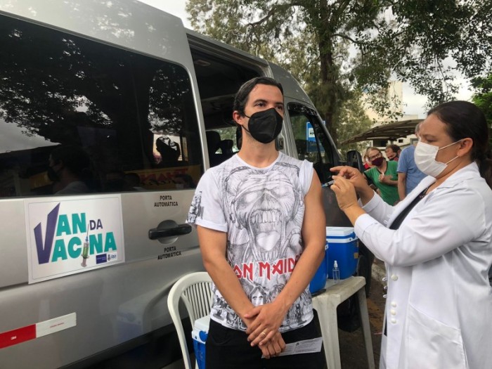 Iniciativa da SMS, Van da Vacina é destaque em rede nacional de televisão