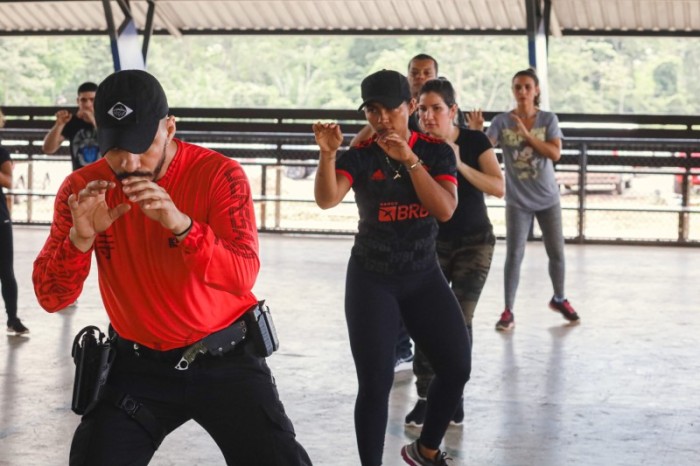 Centro de Estudos em Segurança Pública oferece oficina de defesa pessoal a servidores do sistema penitenciário