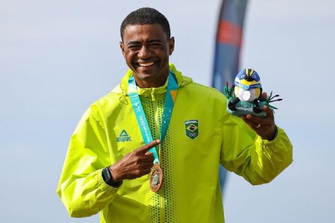 Surfista sebastianense, Carlos Bahia conquista medalha de bronze nos Jogos Pan-americanos do Chile