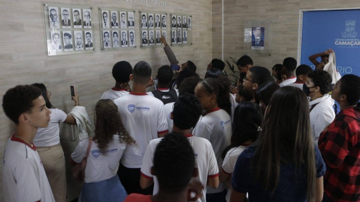 Estudantes do Centro Educacional Carpe Diem visitam Câmara em atividade pedagógica