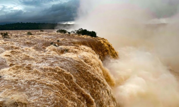 Vazão d’água nas Cataratas do Iguaçu começa a diminuir