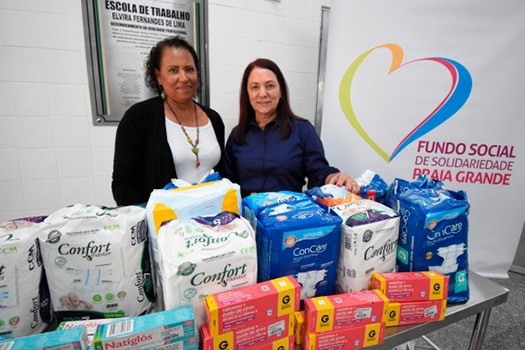 Moradora de PG faz “aniversário solidário” e arrecada fraldas e produtos para idosos carentes