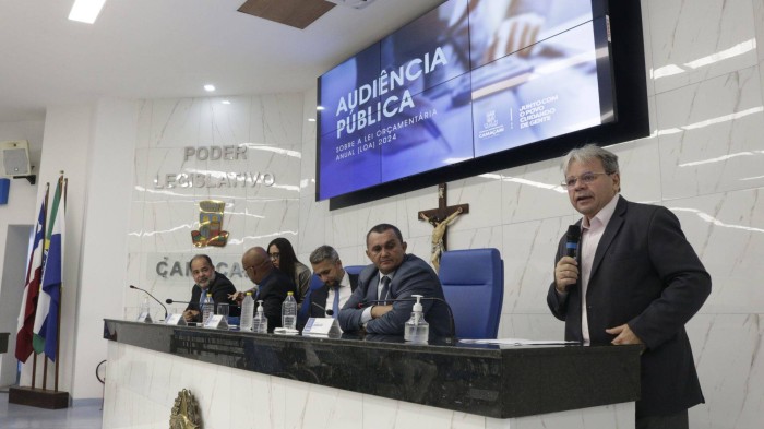 Vereadores e população acompanham audiência pública sobre a LOA 2024