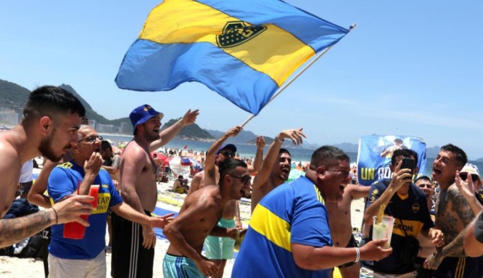 Torcedores do Boca transformam Copacabana em embaixada do clube