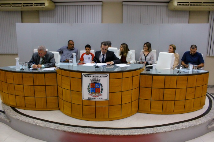 Sessão Solene celebra o Dia do Professor e Dia do Servidor Público com homenagens