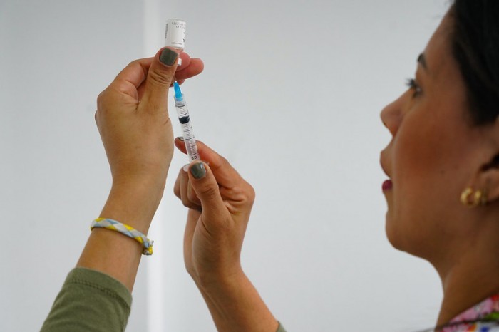 Outubro Rosa: Vacinação contra HPV em crianças e adolescentes previne o câncer de colo do útero