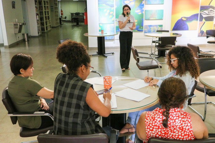Bloco de Nóias, lançado na Roda literária, propõe atividades de estímulo à escrita