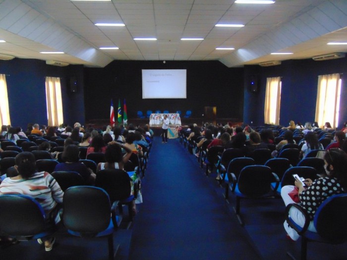 Secretaria Municipal de Educação apresenta novo material didático da educação infantil para professores e gestores da rede