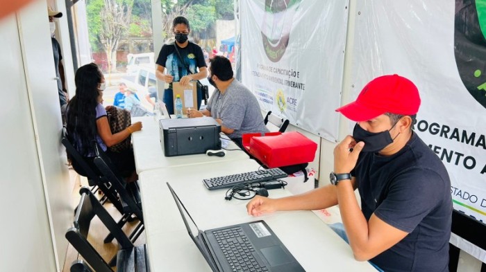Carreta Ambiental chega a Mâncio Lima com atendimentos, capacitações e programação cultural