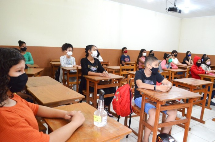 Centro de Estudos de Línguas inicia as aulas presenciais para mais de dois mil alunos