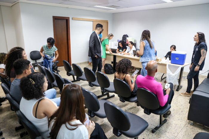 Servidores municipais recebem campanha de vacinação com visitas nas sedes das secretarias