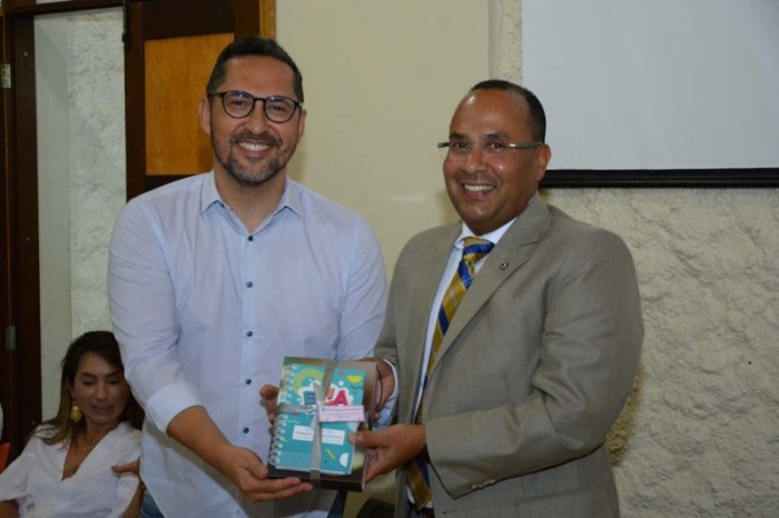 Instituições participantes do projeto do “Crescer sem violência” recebem material pedagógico