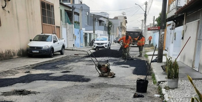Serviços de tapa buraco em ruas da sede e distritos