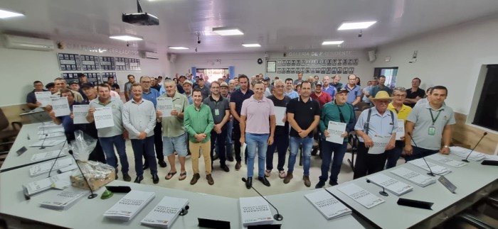 Secretaria da Agricultura entrega mais de dois mil processos de regularização fundiária