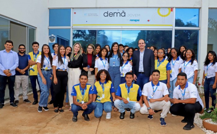 Em Palmas, primeira-dama Karynne Sotero visita a sede do maior programa de primeiro emprego para jovens da região Norte do País