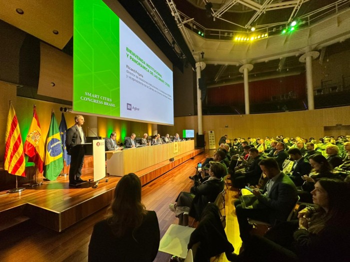 Cinthia Ribeiro lidera comitiva, visita espaços públicos e se reúne com empresários e o prefeito de Barcelona