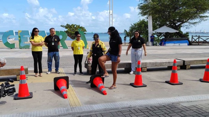 Detran-CE realiza oficina educativa na Avenida Beira Mar com foco na Lei Seca