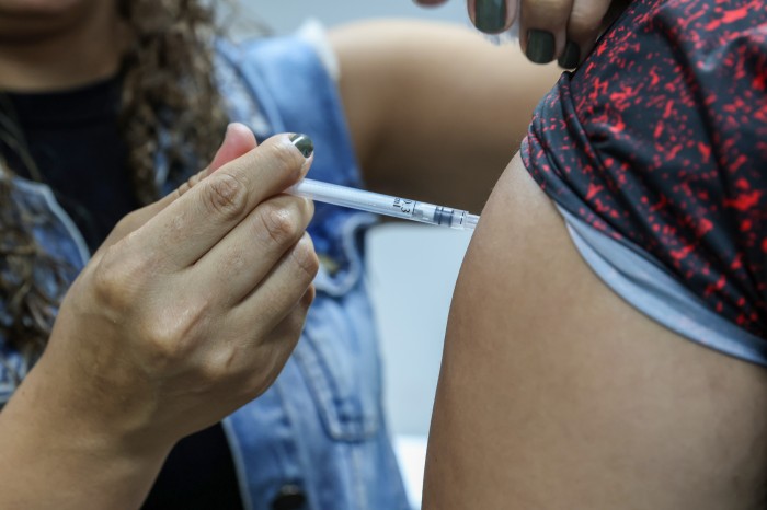Saúde de Palmas leva vacinação para a Praia da Graciosa neste sábado, 11