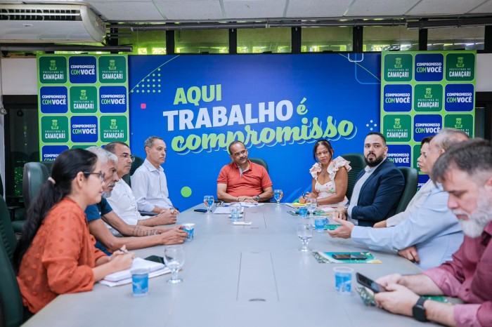 Prefeito dialoga sobre implantação de curso de Medicina em Camaçari