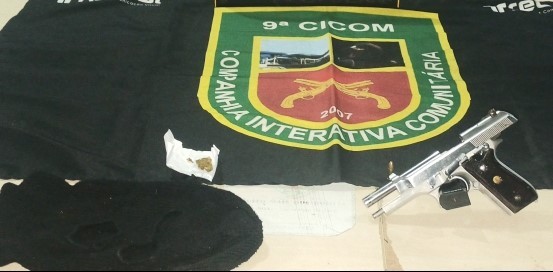 PMAM detém trio com arma de fogo e munições