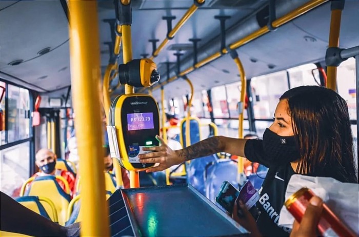- Neste domingo, basta o estudante passar o cartão de meia-passagem pela catraca eletrônica para ter acesso ao benefício (Foto: Divulgação)
