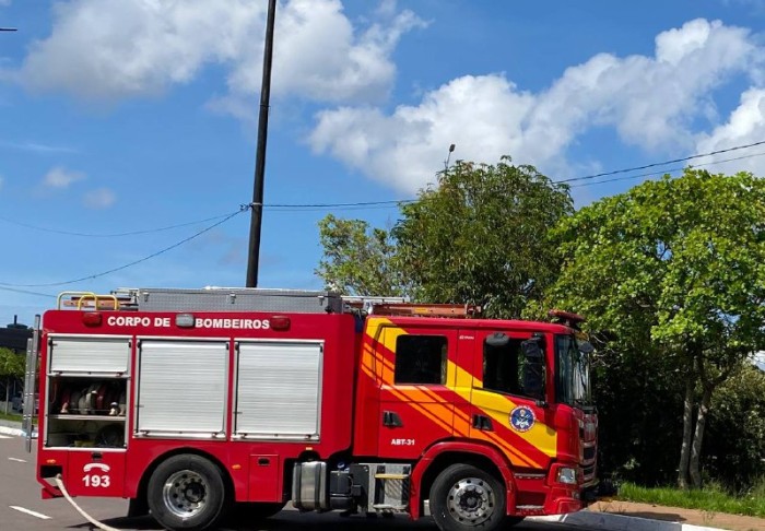 Corpo de Bombeiros atende 13 vítimas de tombamento de caminhão na AM-070