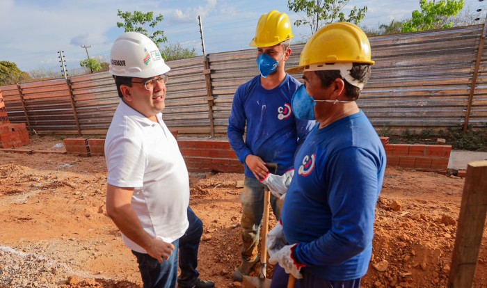 Governador visita obras do novo hospital de Picos e entrega complexo poliesportivo