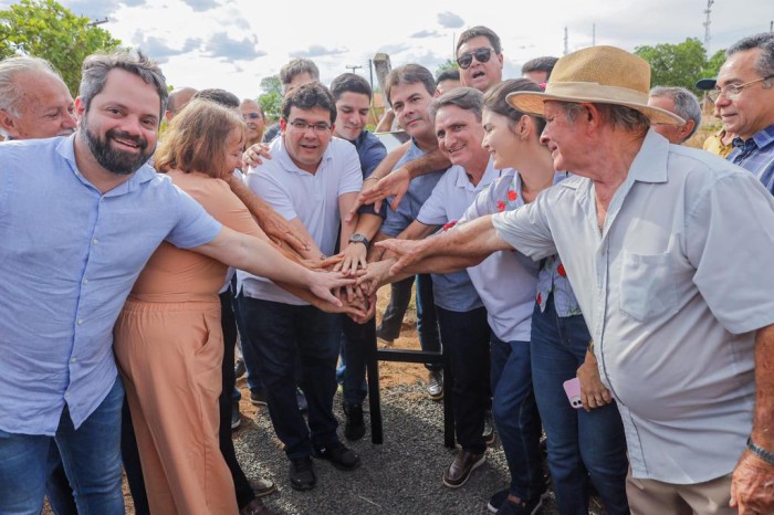Rafael Fonteles entrega recuperação da rodovia PI-460 e visita obras de drenagem na PI-238, em Picos