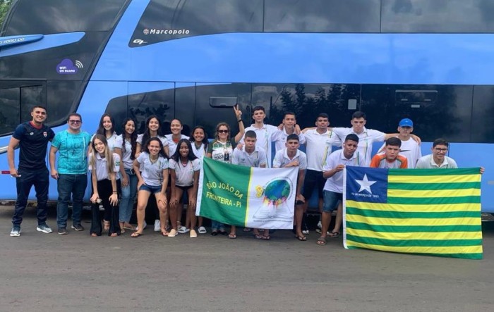 Atletas piauienses partem para disputar o Campeonato Brasileiro de Futsal Escolar, na Bahia